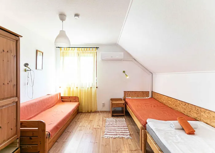 Appartement House And 19269 *